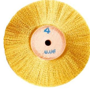 Kratsebørster i messing. Børstene har 0,06 mm trådtykkelse. 4 rekker