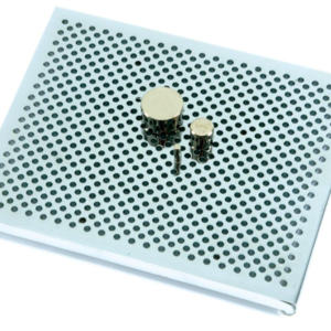 Art. 190100 Trådformer Brukes til å forme metalltråd rundt stifter av forskjellig størrelse. Stiftene kan plasseres i ønsket mønster i hullene på brettet.