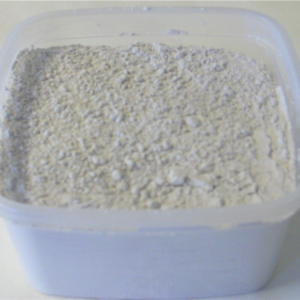 Art. 200381 Pimpesteinpulver 200gr. Korning 6/0. Blandes med olje eller vann og påføres en slipebørste. Egner seg meget godt til å lysne oksydert sølv (gråtone).