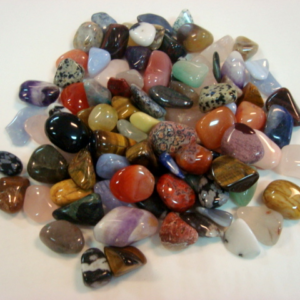 Art. 3523 Tromlet sten, uten hull. Str.medium 1,5-2cm. Mix stensorter. 1kg. pose