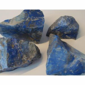 Lapis fra Chile, Farge mellomblå. Størrelse på bitene, 1 - 3 kg. Prisen er oppgitt pr. 100 gram.