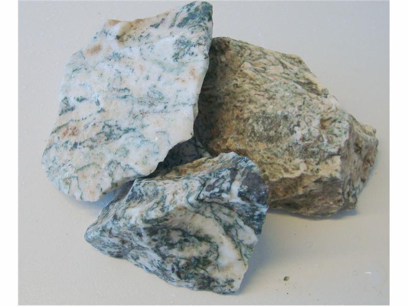 Treagat fra India, Farge lys til hvit med grønne inneslutninger.Størrelse på bitene 50 - 100 gram. Pose med 500 gram.