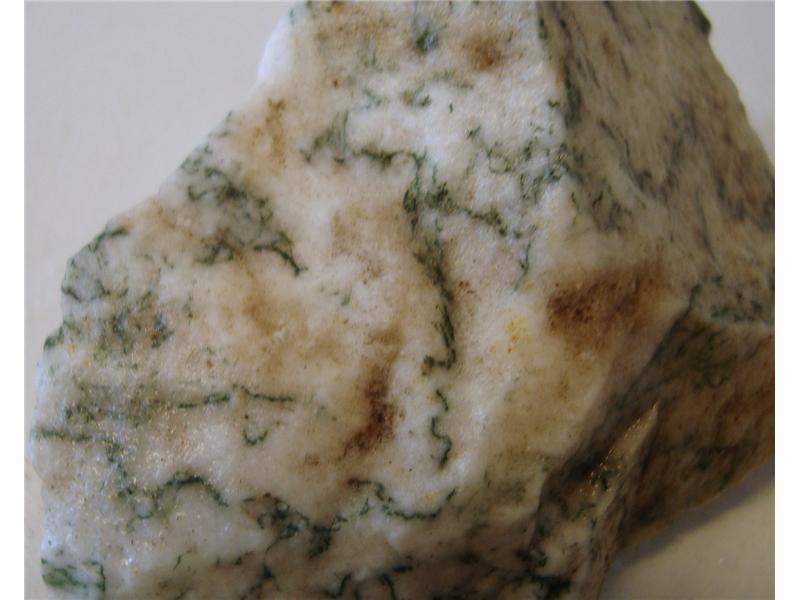 Treagat fra India, Farge lys til hvit med grønne inneslutninger.Størrelse på bitene 50 - 100 gram. Pose med 500 gram. - Bilde 4