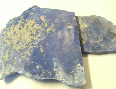 Dumortieritt. Størrelse på steinen 3,3 kg. Pris er opgitt pr. 3,3 kg