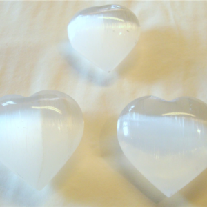 Art. 3413 Selenitthjerte. Størrelse ca 3x4 cm.