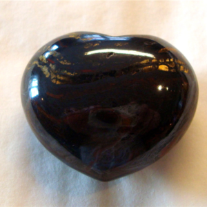 Art. 3411 L Tigerjern. hjerte 3x4cm. Fargenyanser og mønster vil variere.