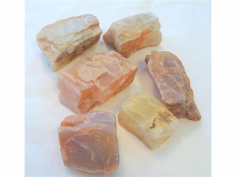 Månestein. Gulhvit til orange. Vekt 10-50gr. Pose med 500 gram.