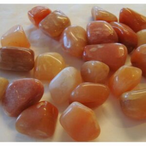 Art. 3552 Orange aventurin , tromlet. Størrelse på steinene 1,5-2,5cm. Steinene er uten hull. Pose med 250 gram