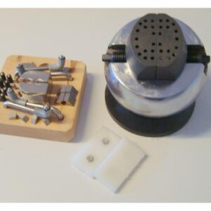 Art. 189999 Gravørkule med spennverktøy. Vekt 7 kg. 12cm. Ø. Produsert i India.