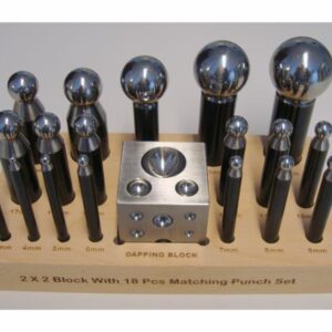 Art. 110589 Knopstempelsett med anke og 18 knopstempel.Knopstempel i str. 3, 4, 5, 6, 7, 8, 9, 10, 11, 12, 13, 15, 17, 19, 24, 28, 33 og 38mm.