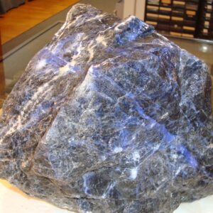 Sodalitt. 1 stk. på 10 kg.