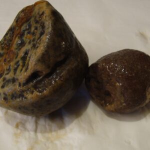 Agatknoller fra Brasil. Biter i størrelse 300 - 1200 gram. Prisen er oppgitt pr.100 gram