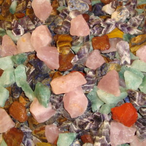 Råstein mix, trommelblanding. Størrelse på steinene 20-100 gram. Pose med 1 kg.