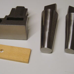 Ambolt med filnaggel , ringriegel, rund og oval armbåndsriegel.